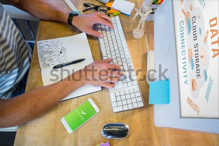 Foto stock: Casual · parceiros · de · negócios · trabalhando · laptop · escritório · computador