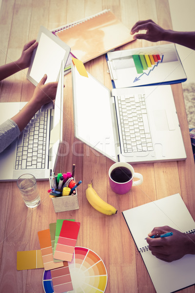 Jungen Geschäftsleute arbeiten Laptops Büro Computer Stock foto © wavebreak_media