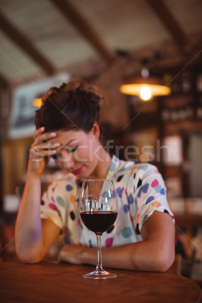 Chateado mulher sessão mãos testa pub Foto stock © wavebreak_media