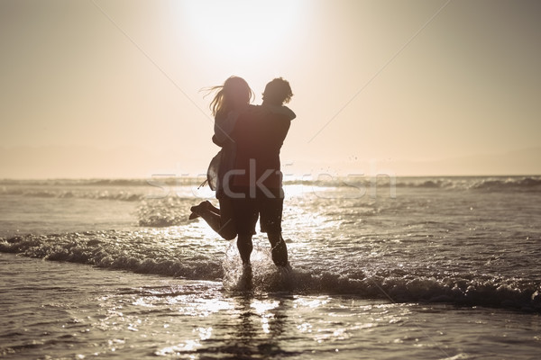 Siluetă cuplu ţărm plajă Imagine de stoc © wavebreak_media