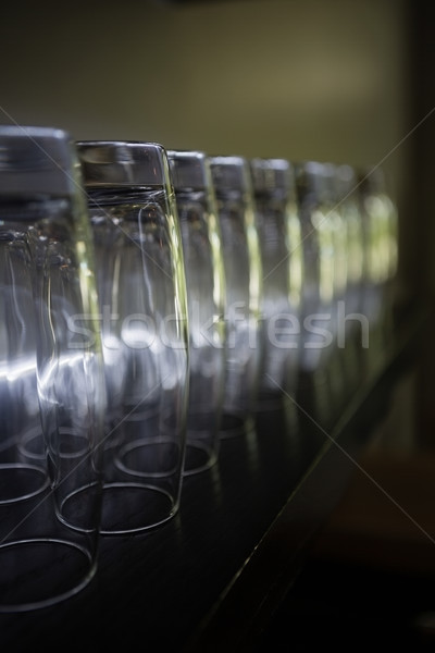 Stock fotó: üres · szemüveg · polc · csetepaté · étterem · üveg