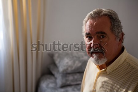 Idős férfi arc néz tükör fürdőszoba Stock fotó © wavebreak_media