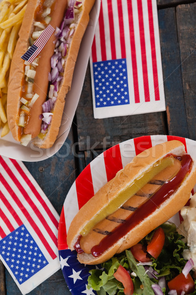Cachorro-quente bandeira americana mesa de madeira bandeira prato Foto stock © wavebreak_media