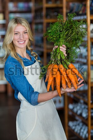 Sorridente feminino pessoal cesta legumes frescos Foto stock © wavebreak_media