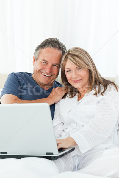 [[stock_photo]]: Couple · regarder · caméra · maison · famille · heureux