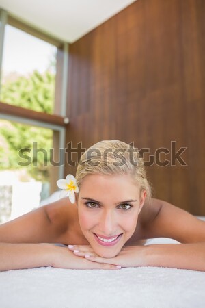 Nő néz kamera fekszik fürdő centrum Stock fotó © wavebreak_media