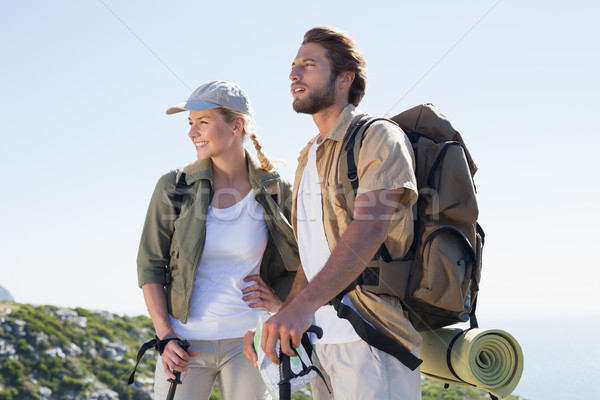 Wandern Paar schauen vor Berg Stock foto © wavebreak_media