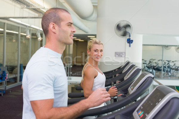 Vue de côté couple courir gymnase s'adapter [[stock_photo]] © wavebreak_media