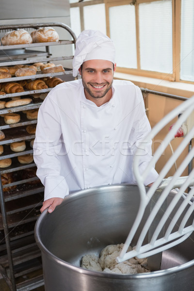 Sonriendo Baker industrial mezclador panadería negocios Foto stock © wavebreak_media