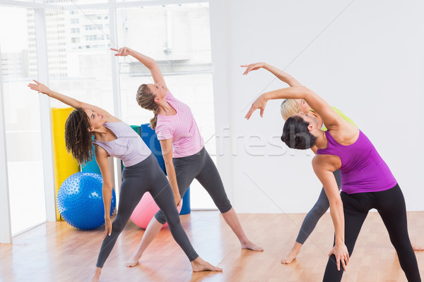 [[stock_photo]]: Entraîneur · Homme · amis · exercice · gymnase