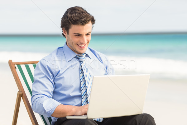 Geschäftsmann mit Laptop Strand Mann glücklich Technologie Stock foto © wavebreak_media