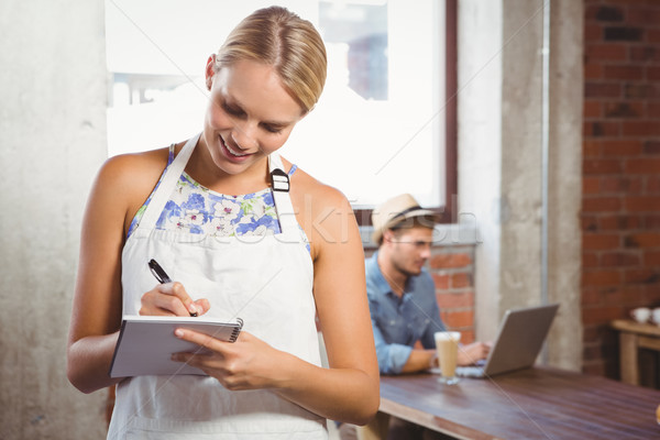 Stockfoto: Glimlachend · blond · serveerster · om · klant