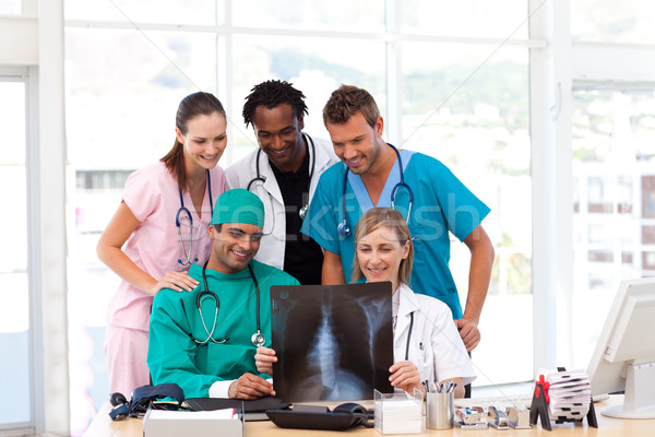 Stockfoto: Medische · team · onderzoeken · Xray · ziekenhuis · kantoor