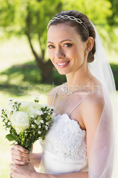 Fiatal menyasszony tart virágcsokor kert portré Stock fotó © wavebreak_media