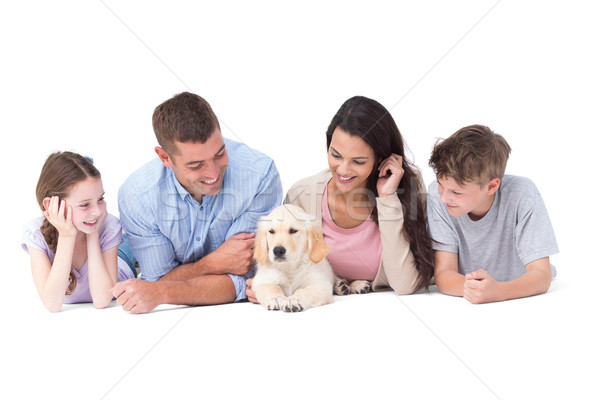 Familie schauen Welpen glückliche Familie Frau Hund Stock foto © wavebreak_media