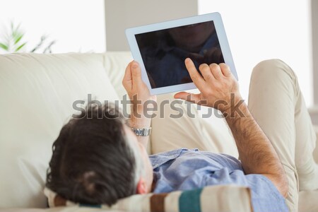 Immagine donna bionda tablet divano Foto d'archivio © wavebreak_media