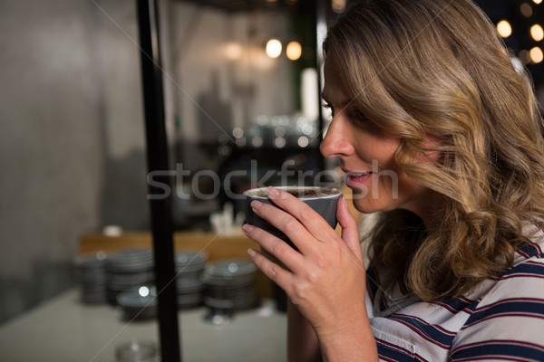 Bela mulher café preto restaurante negócio mulher hotel Foto stock © wavebreak_media