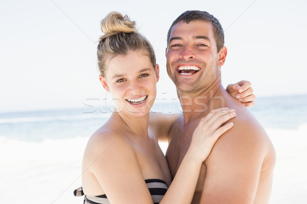 Mosolyog pár átkarol tengerpart napos idő nő Stock fotó © wavebreak_media