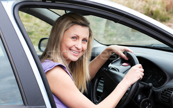 Fericit femeie şofer roată şedinţei maşină Imagine de stoc © wavebreak_media