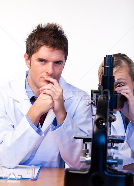 Regarder microscope jeunes ordinateur femme Photo stock © wavebreak_media