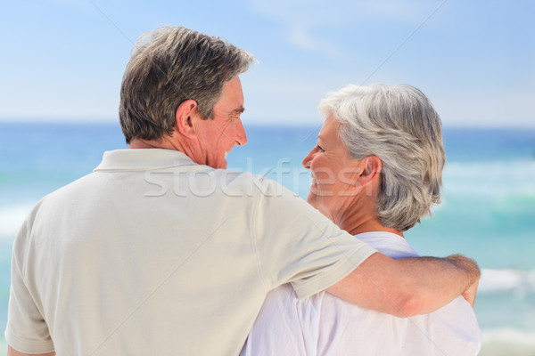 Pareja de ancianos mirando mar feliz caminando femenino Foto stock © wavebreak_media