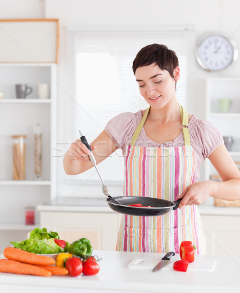 Stockfoto: Glimlachende · vrouw · koken · keuken · vrouw · voedsel · glimlach