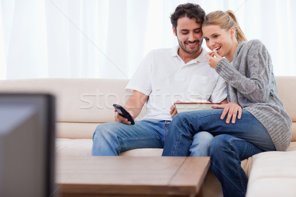 çift izlerken tv yeme patlamış mısır Stok fotoğraf © wavebreak_media