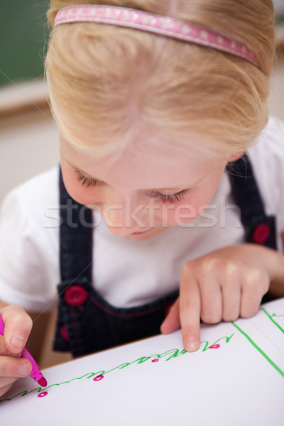 Stock foto: Porträt · Mädchen · glücklich · Zeichnung · Klassenzimmer · Mädchen · Schule