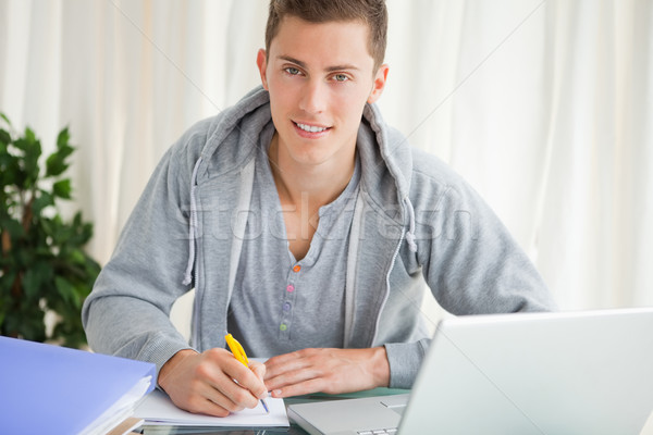 Stockfoto: Portret · student · huiswerk · laptop · bureau · kamer