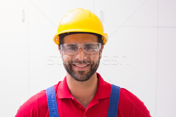 Foto stock: Trabajador · de · la · construcción · sonriendo · cámara · casa · hombre