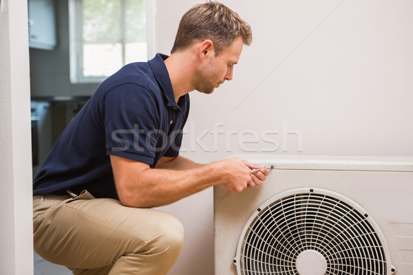 Bricoleur climatisation homme [[stock_photo]] © wavebreak_media