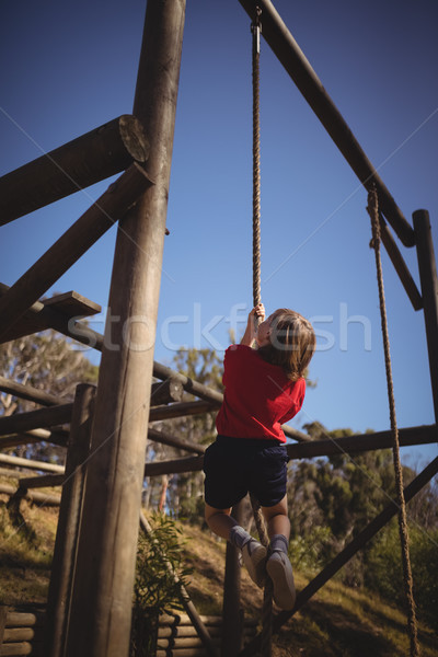 [[stock_photo]]: Déterminé · fille · escalade · corde · obstacle