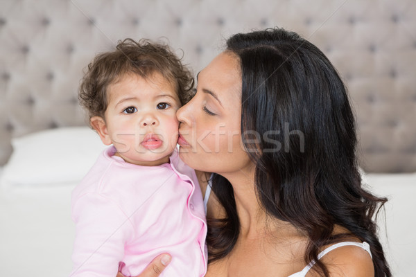 Felice bruna bacio baby casa Foto d'archivio © wavebreak_media