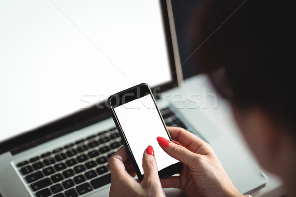 Maturité étudiant téléphone portable classe femme [[stock_photo]] © wavebreak_media