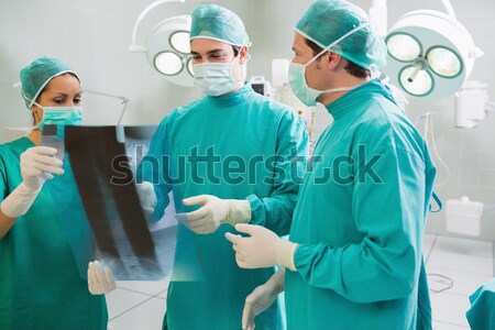 Retrato cirurgião em pé corredor hospital homem Foto stock © wavebreak_media