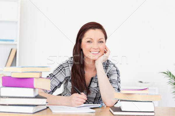 [[stock_photo]]: Bonne · recherche · joyeux · fille · étudier · bureau