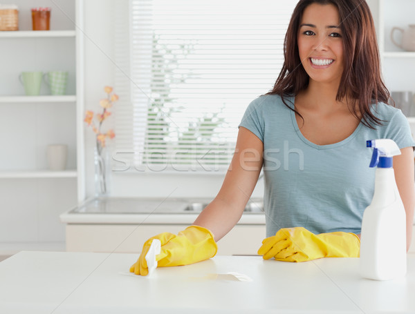 Bonne recherche femme ménage cuisine fleurs horloge [[stock_photo]] © wavebreak_media