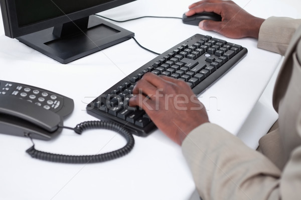 Közelkép férfias kezek számítógéphasználat fehér számítógép Stock fotó © wavebreak_media