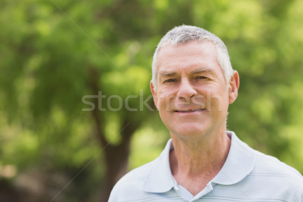 Zdjęcia stock: Portret · uśmiechnięty · starszy · człowiek · parku · relaks