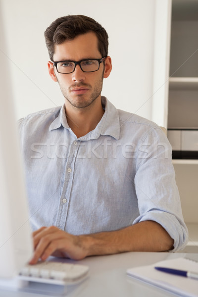 Foto d'archivio: Casuale · imprenditore · lavoro · desk · ufficio · tastiera