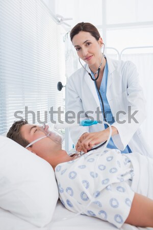 Orvos tart oxigénmaszk kórház szoba nő Stock fotó © wavebreak_media