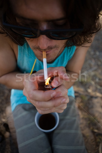 Hombre fumar cigarrillo parque borracho cerveza Foto stock © wavebreak_media