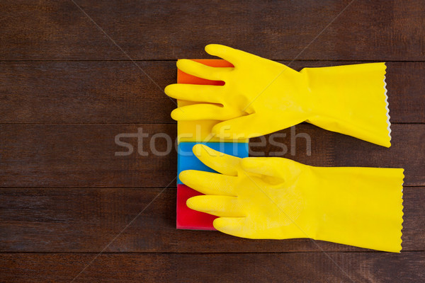 Sarı eldiven görmek ev uygunluk Stok fotoğraf © wavebreak_media