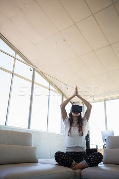Foto stock: Mujer · de · negocios · virtual · realidad · sofá · oficina