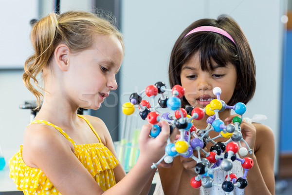 女孩 DNA 模型 可愛 課堂 商業照片 © wavebreak_media