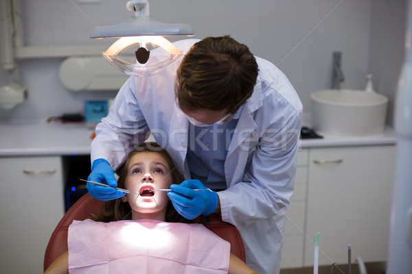 Dentista examinar jóvenes paciente herramientas hombre Foto stock © wavebreak_media