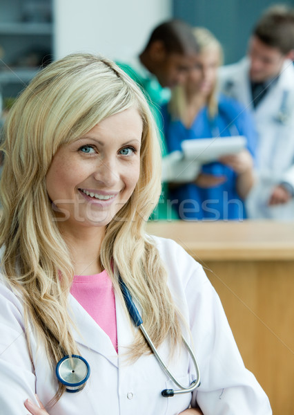 Retrato femenino cirujano equipo detrás cara Foto stock © wavebreak_media