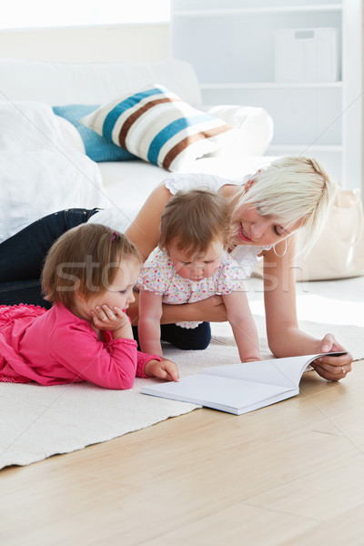 Pozitív fiatal család olvas könyv padló Stock fotó © wavebreak_media