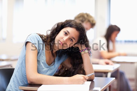 Stock foto: Lächelnd · jungen · Studenten · posiert · Klassenzimmer · Frau