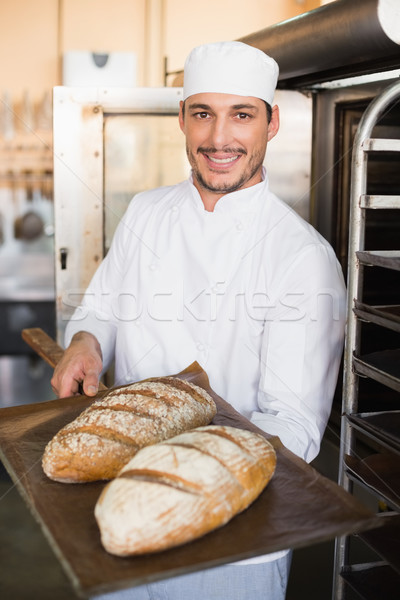 Mutlu fırıncı tepsi taze ekmek Stok fotoğraf © wavebreak_media